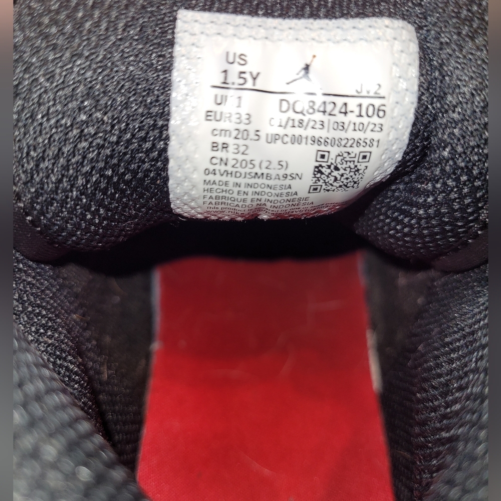 Nike Air jordan shoes for kids. - Picture 9 of 11